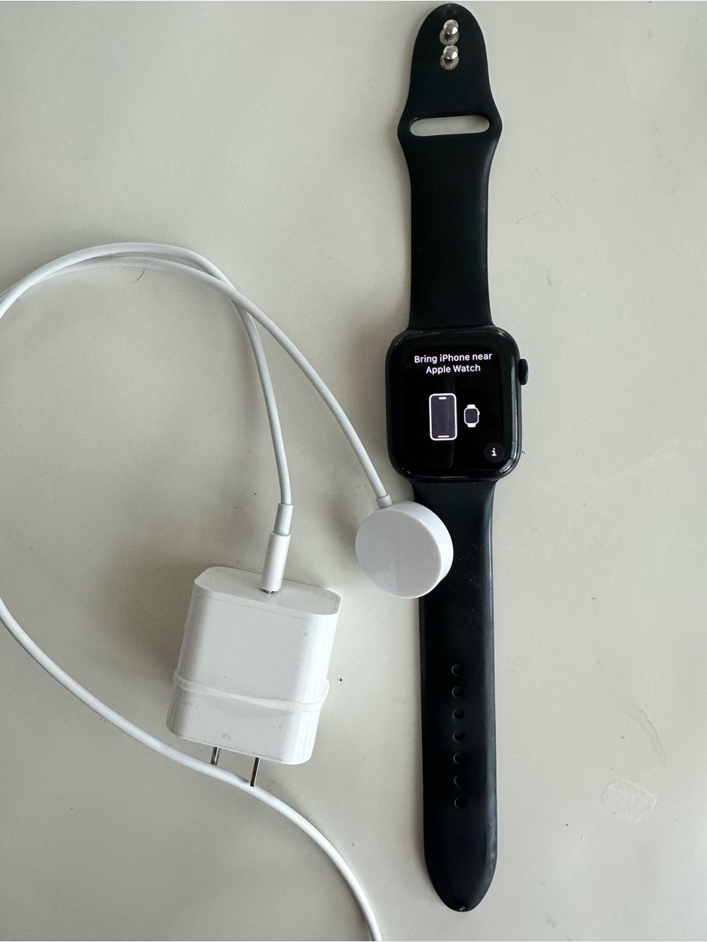 Apple Watch Series 8 45mm Midnight Aluminum GPS Black Sport Band + Charger
